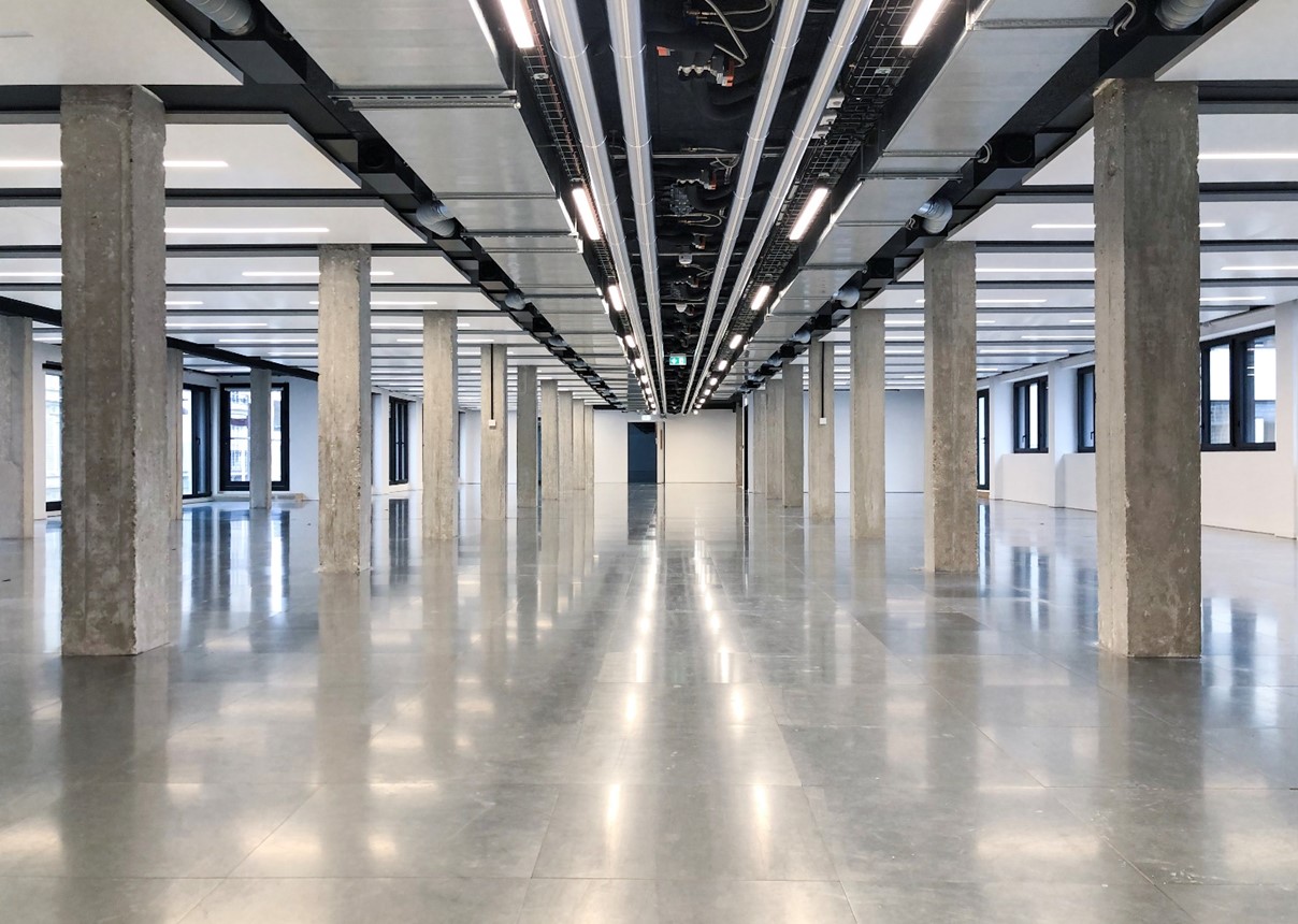 Intérieur de l’immeuble aves ses poutre d’origine.